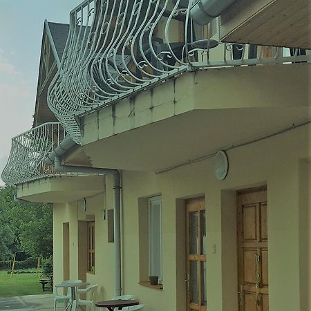 Hotel Fasor Vendeghaz Balatonszárszó Exterior foto